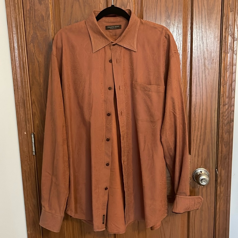 Men’s long sleeve is soft Tommy Bahama shirt